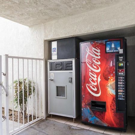 Motel 6 ヘメット エクステリア 写真