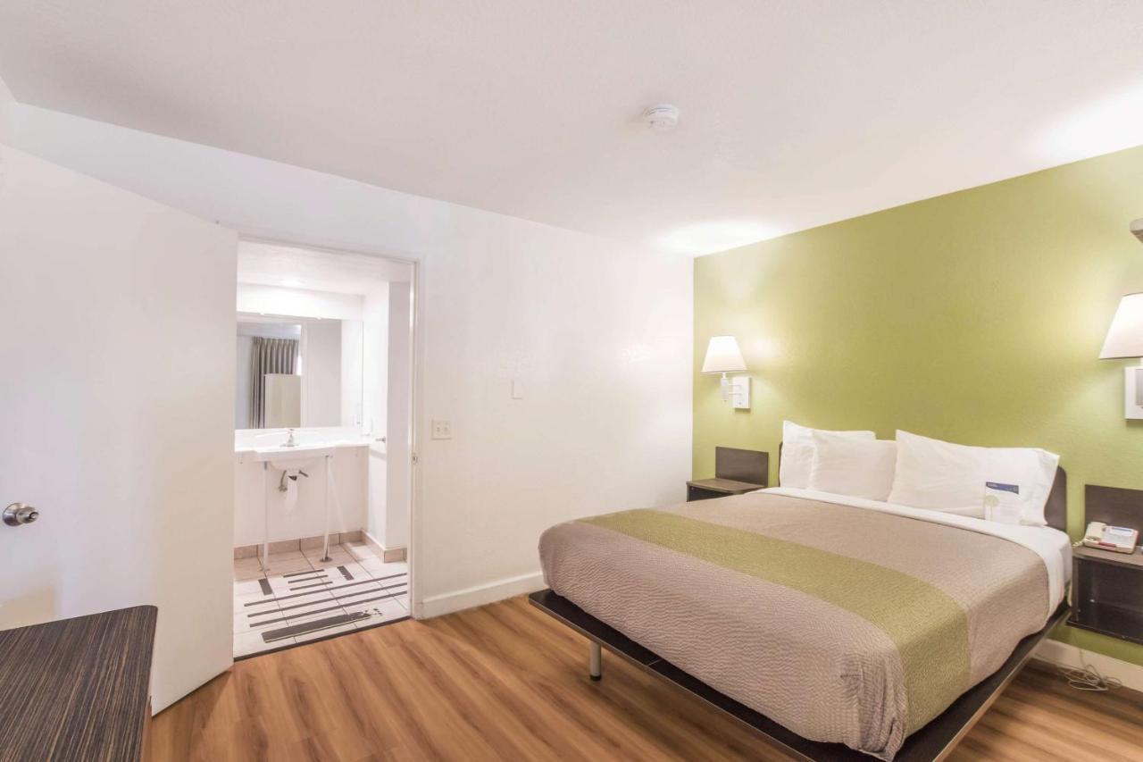 Motel 6 ヘメット エクステリア 写真