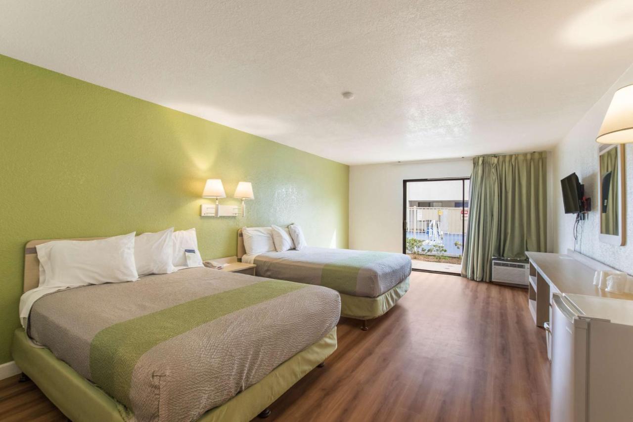 Motel 6 ヘメット エクステリア 写真