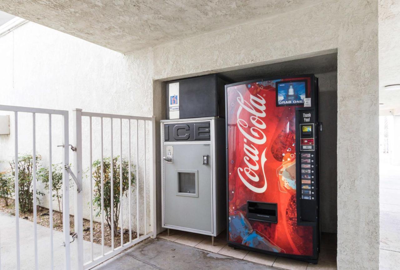 Motel 6 ヘメット エクステリア 写真