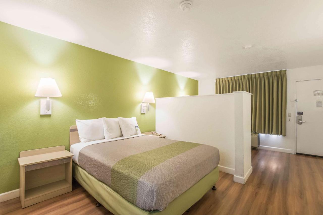 Motel 6 ヘメット エクステリア 写真