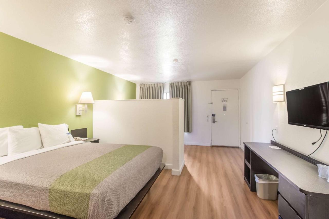 Motel 6 ヘメット エクステリア 写真