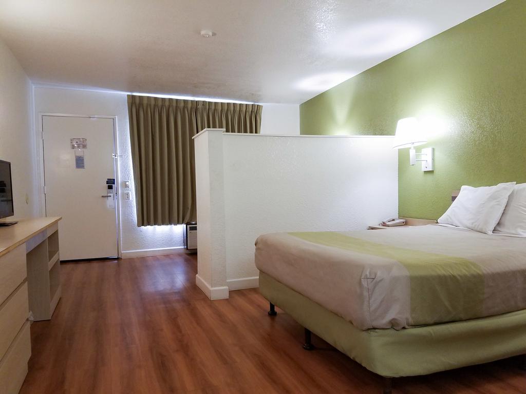 Motel 6 ヘメット エクステリア 写真