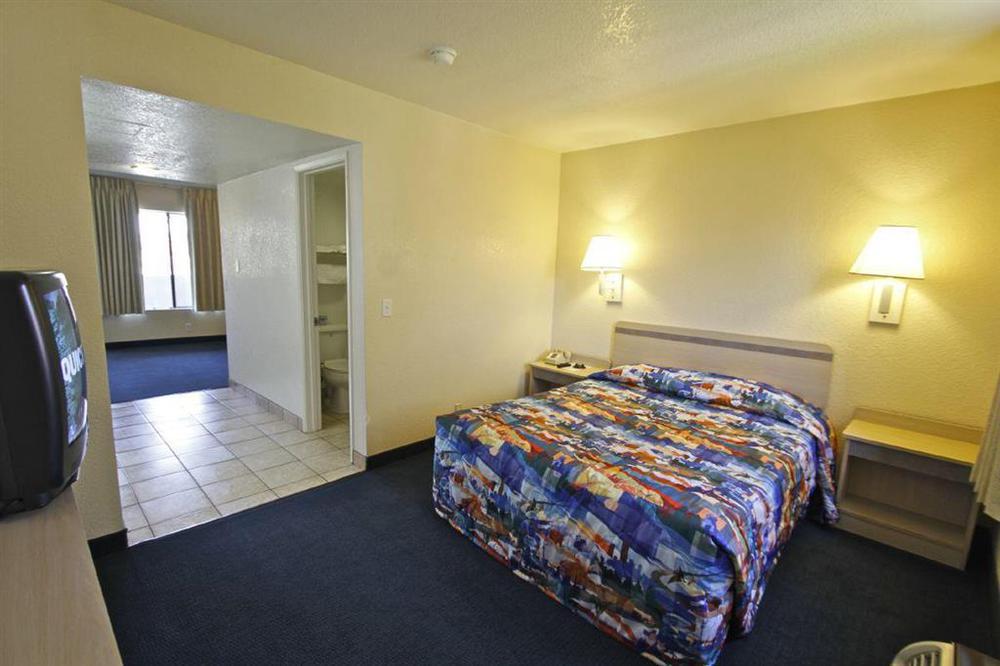Motel 6 ヘメット 部屋 写真