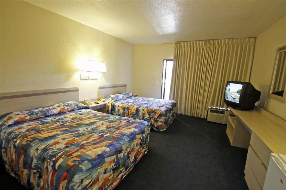 Motel 6 ヘメット 部屋 写真