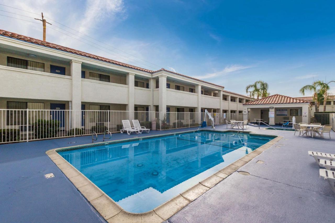Motel 6 ヘメット エクステリア 写真