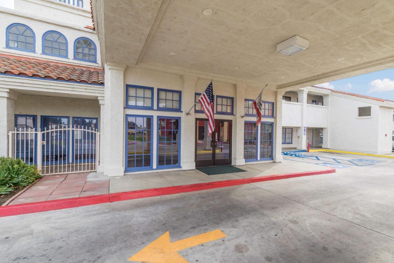 Motel 6 ヘメット エクステリア 写真