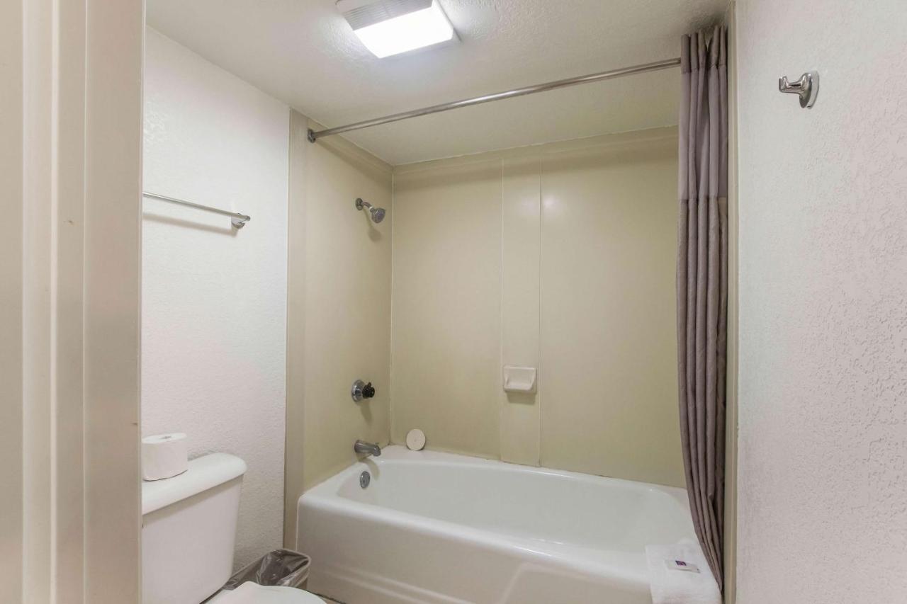 Motel 6 ヘメット エクステリア 写真