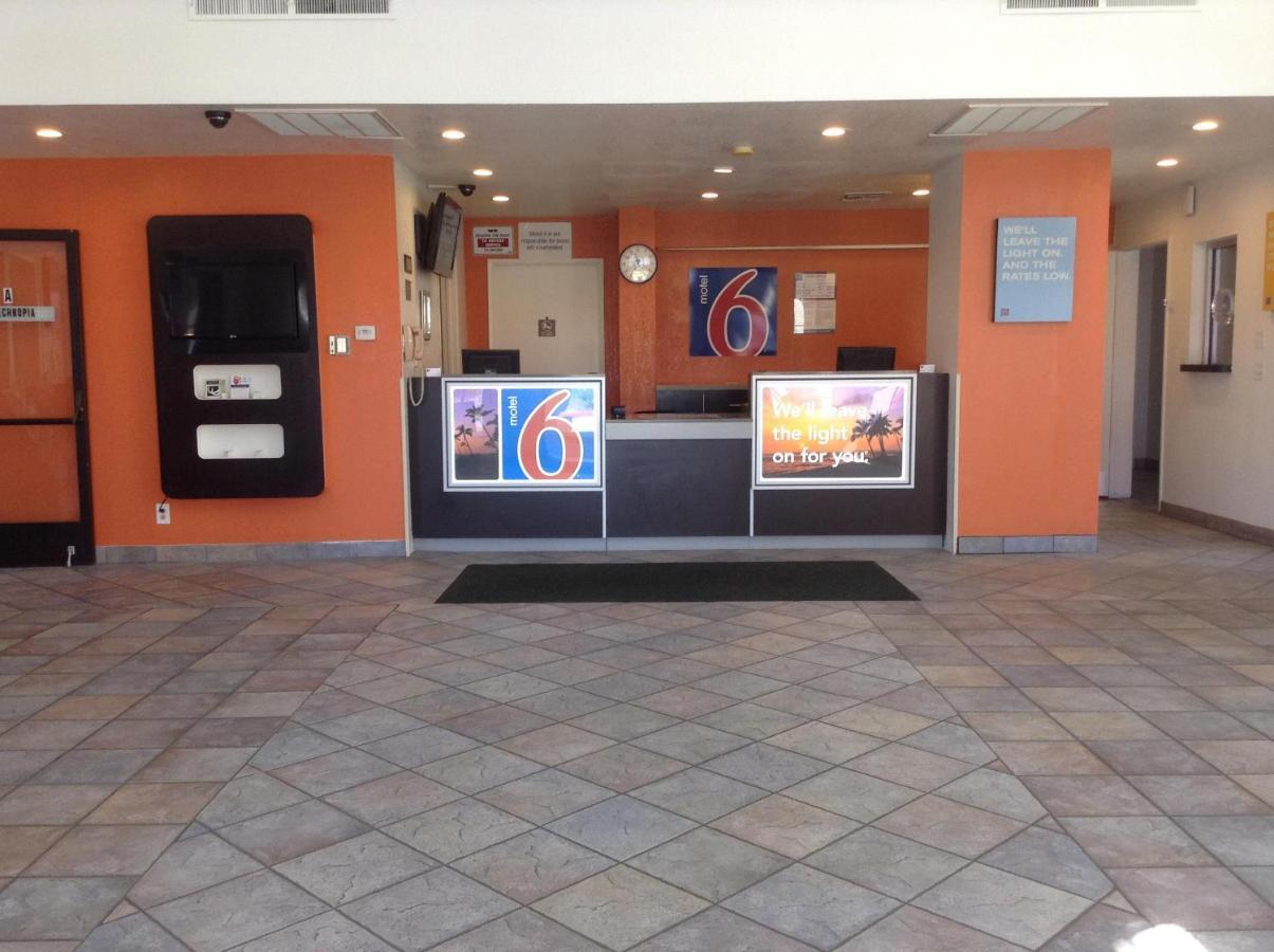 Motel 6 ヘメット エクステリア 写真